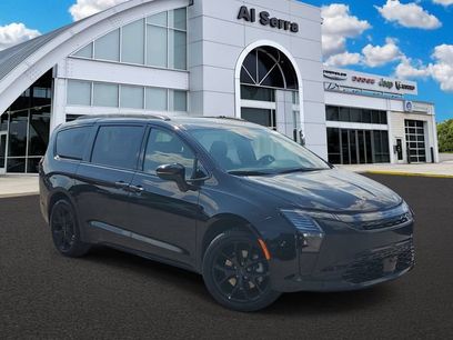New 2027 Chrysler Pacifica Limited w/ Trailer Tow Group