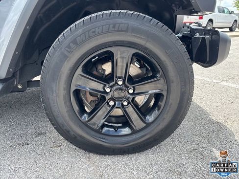 Used 2020 Jeep Wrangler Unlimited Sahara AWD/4WD image 33