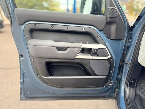 Used 2022 Land Rover Defender 110 S image 11