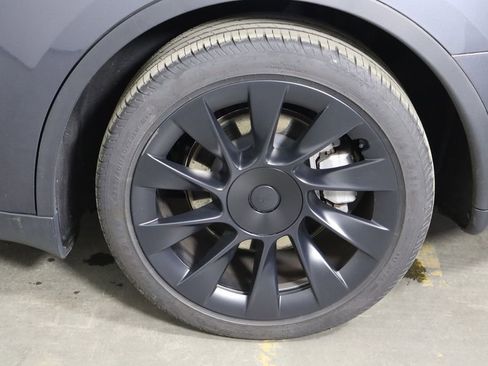 Used 2023 Tesla Model Y 2WD image 45