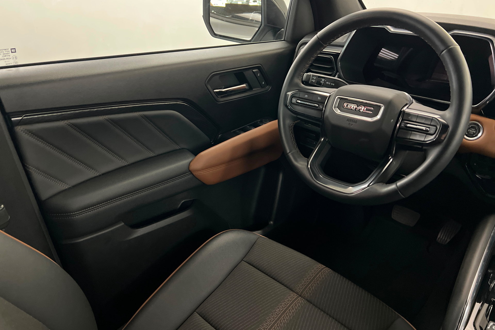 Used 2025 GMC Canyon AT4 w/ Nightfall Edition AWD/4WD image 12