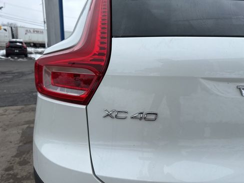 Certified 2025 Volvo XC40 B5 Core image 17