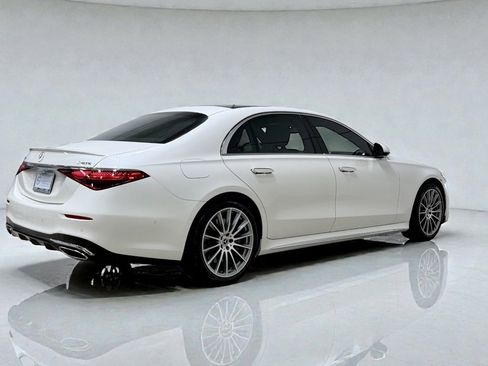 Used 2022 Mercedes-Benz S 500 4MATIC w/ AMG Line Package image 17