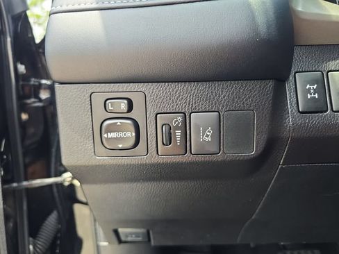 Used 2018 Toyota RAV4 XLE AWD/4WD image 22