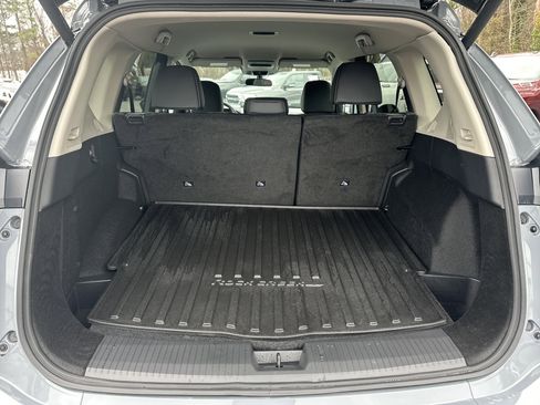 Used 2025 Nissan Rogue SV image 20