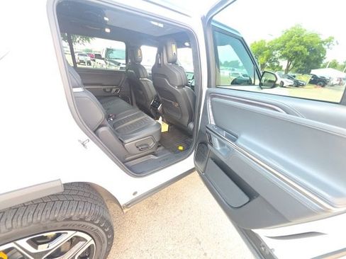 Used 2023 Rivian R1S Adventure AWD/4WD image 25