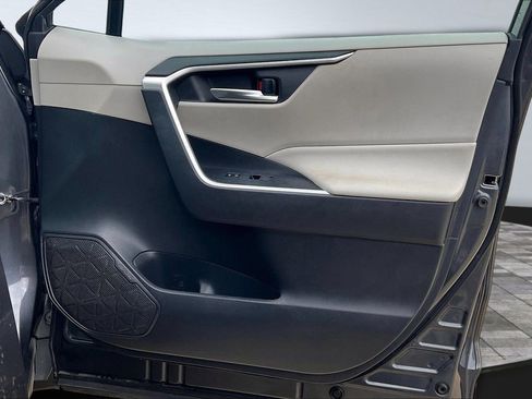 Used 2019 Toyota RAV4 XLE image 28