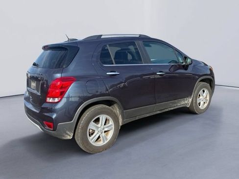 Used 2019 Chevrolet Trax LT w/ Sun & Sound Package AWD/4WD image 3