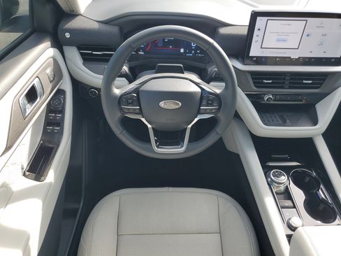 Used 2025 Ford Explorer Platinum w/ Ultimate Package image 23