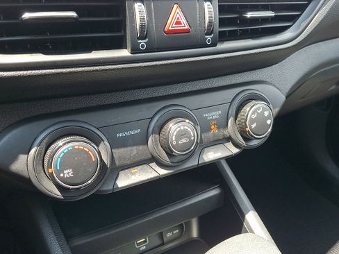 Used 2022 Kia Forte LXS FWD image 32