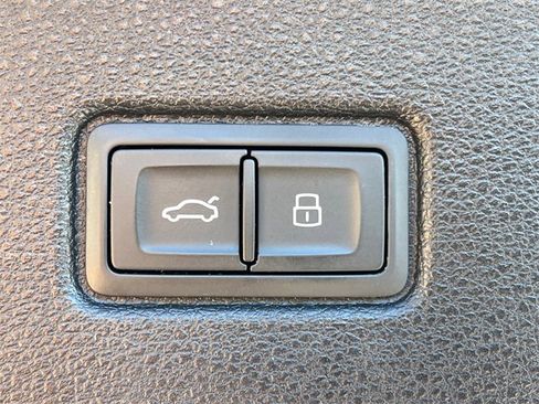 Used 2022 Audi SQ7 Premium Plus w/ SQ7 Executive Package image 19