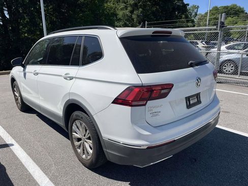 Used 2018 Volkswagen Tiguan SE w/ Panoramic Sunroof Package image 8