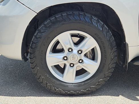 Used 2011 Toyota Land Cruiser w/ Upgrade Pkg AWD/4WD image 27