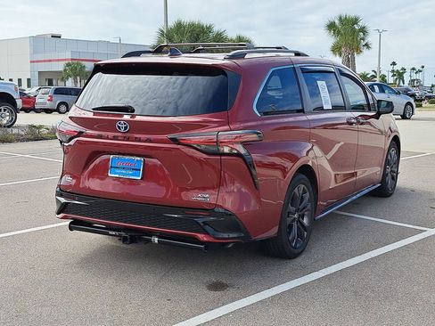 Used 2021 Toyota Sienna XSE image 3
