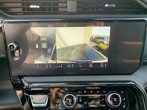 Used 2024 GMC Sierra 2500 AT4 w/ Technology Package image 25