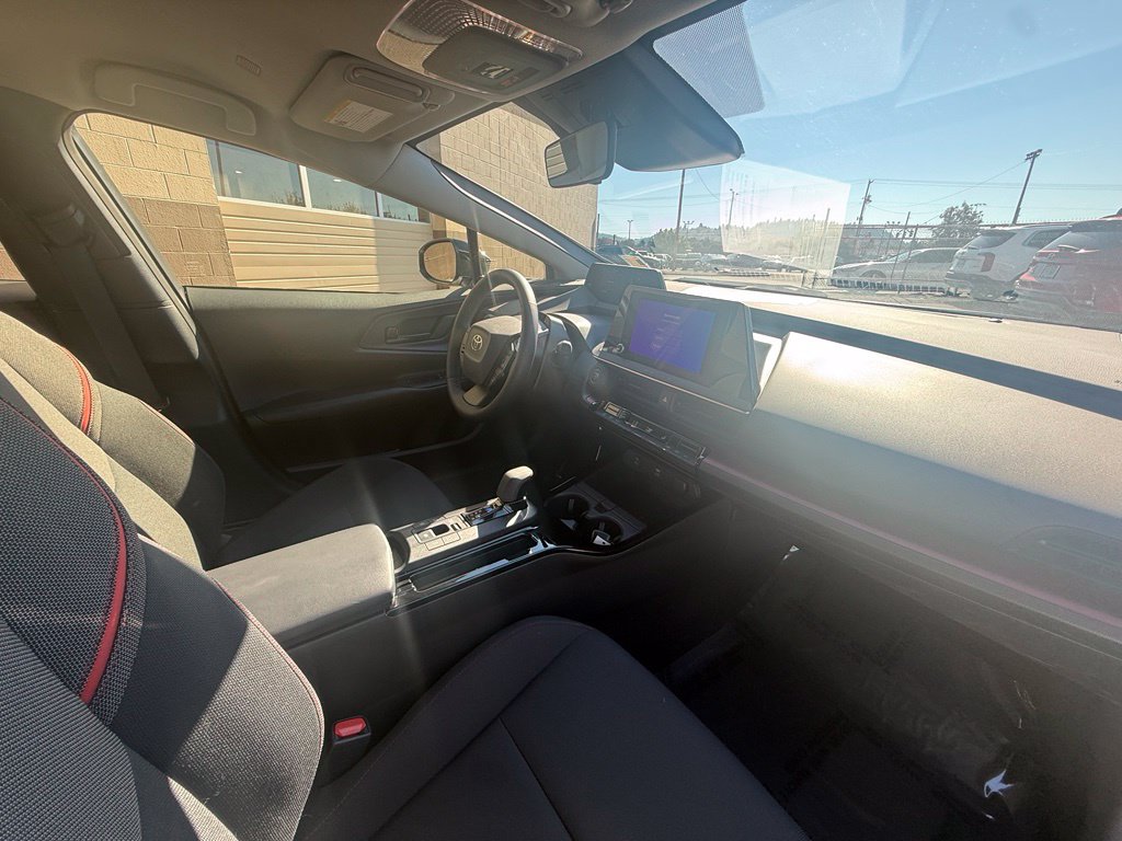 Used 2025 Toyota Prius Plug-In Hybrid FWD image 13