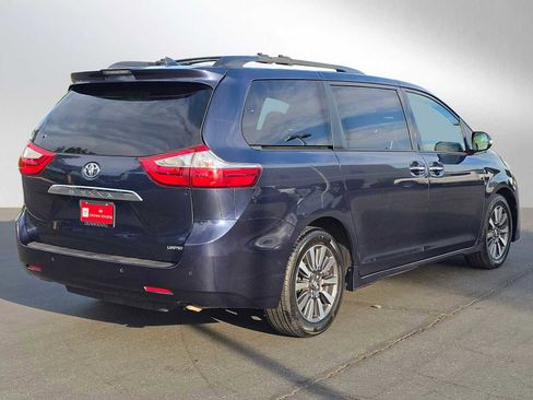 Used 2019 Toyota Sienna Limited image 3