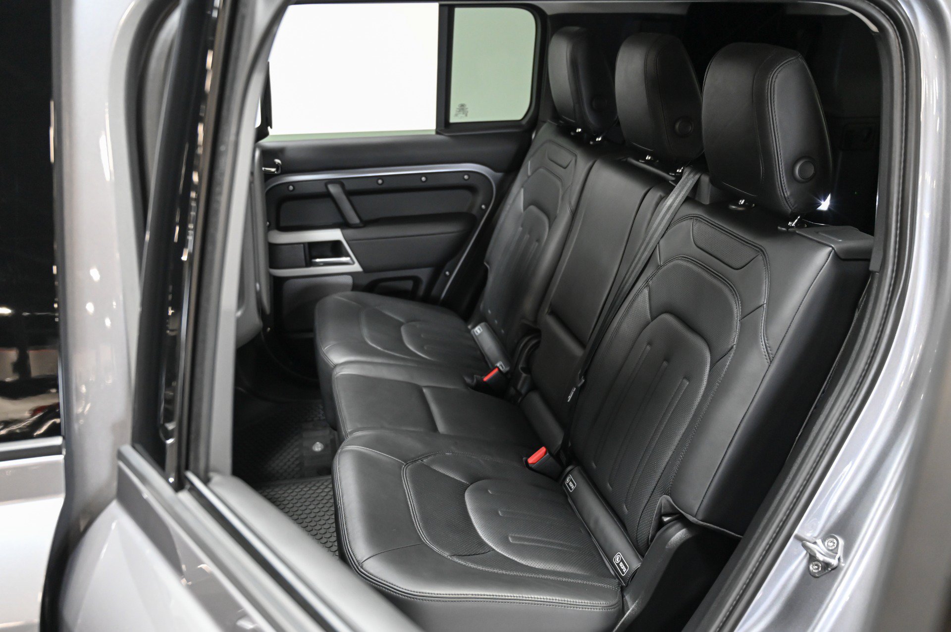 Used 2020 Land Rover Defender 110 HSE AWD/4WD image 17