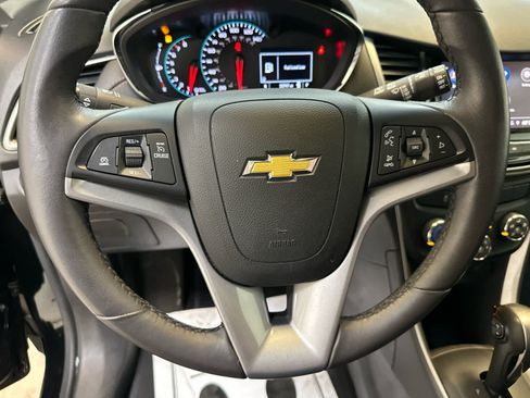 Used 2022 Chevrolet Trax LT w/ Premium Seat Package AWD/4WD image 13