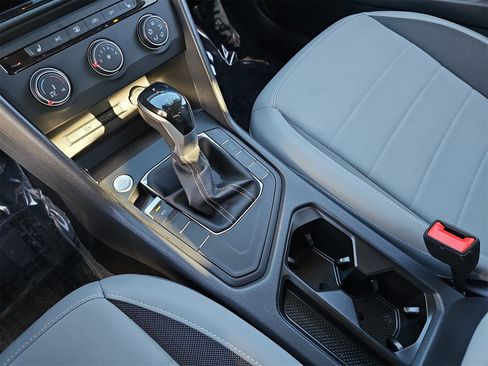 Used 2022 Volkswagen Taos SE image 24