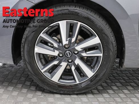 Used 2024 Nissan Versa SV FWD image 33