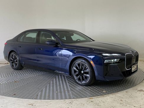 Used 2026 BMW 750e xDrive w/ Executive Package AWD/4WD image 6