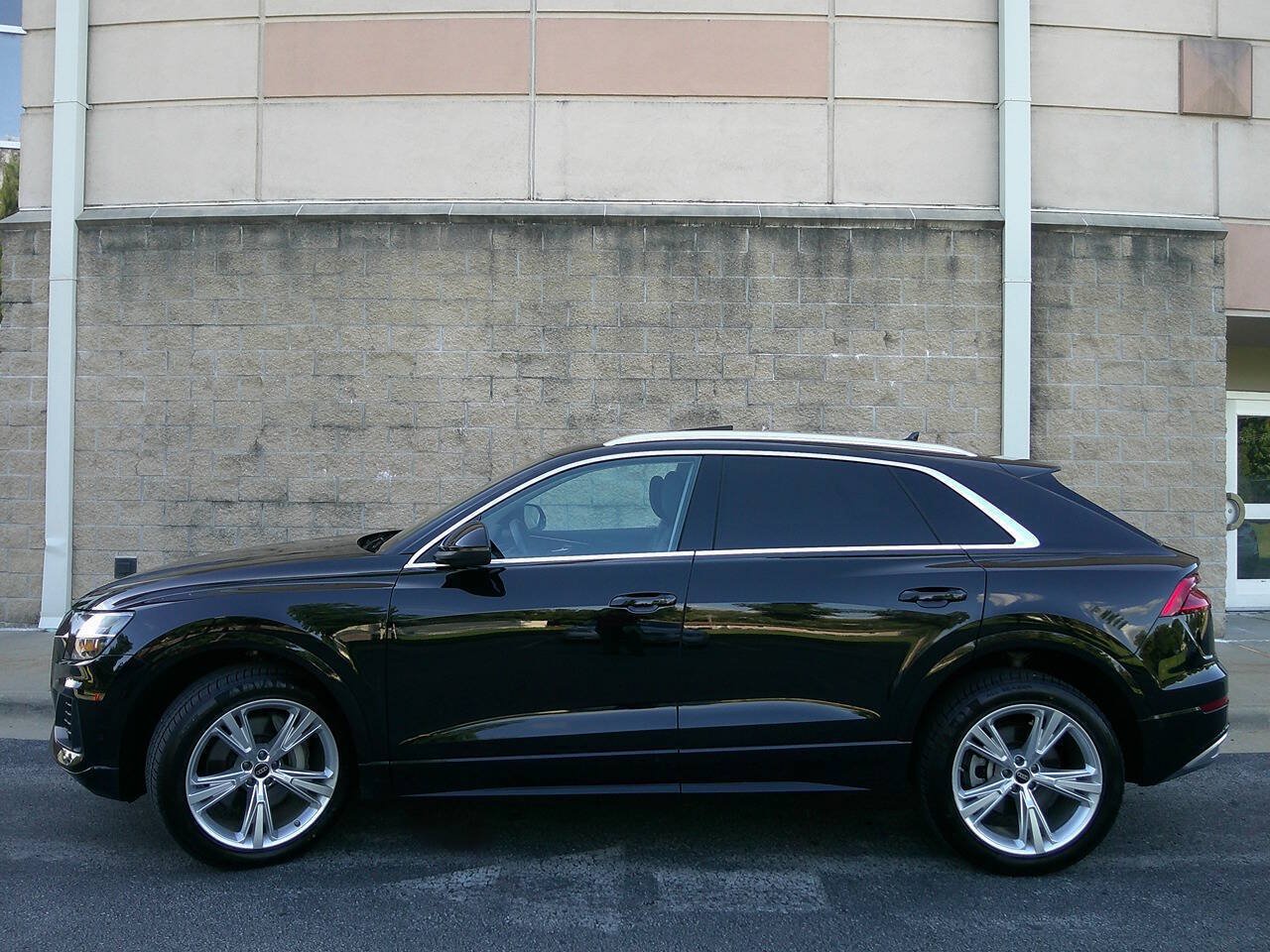 Used 2023 Audi Q8 Premium w/ Convenience Package AWD/4WD image 8