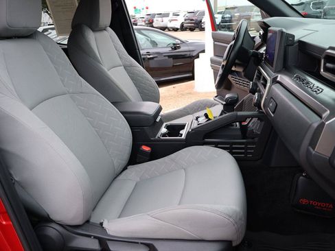 Used 2025 Toyota Tacoma SR5 AWD/4WD image 18