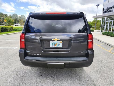 Used 2017 Chevrolet Suburban LT w/ Luxury Package image 7