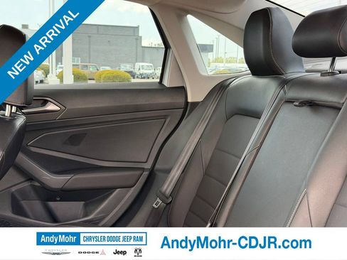 Used 2023 Volkswagen Jetta SE w/ Panoramic Sunroof Package FWD image 27