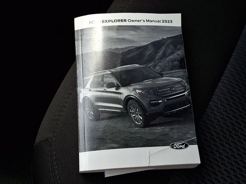 Used 2023 Ford Explorer XLT AWD/4WD image 26