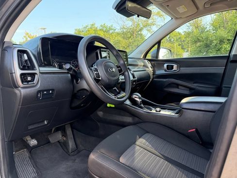 Used 2021 Kia Sorento LX FWD image 9