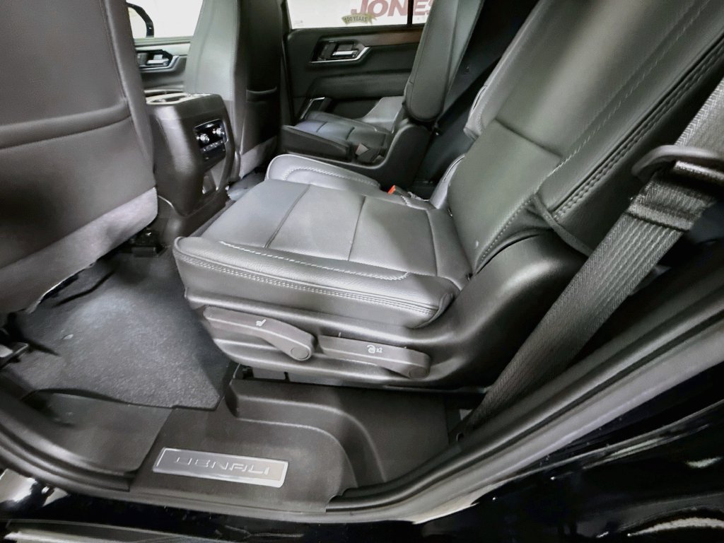Used 2026 GMC Yukon Denali w/ Sun & Power Step Package AWD/4WD image 29