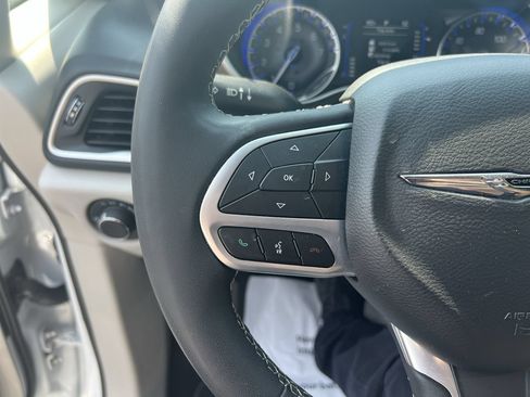 Used 2022 Chrysler Voyager LX FWD image 19