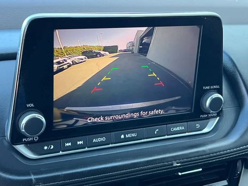 Used 2022 Nissan Rogue SV image 23