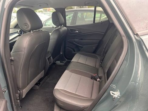 Used 2025 Chevrolet Trax LT FWD image 10