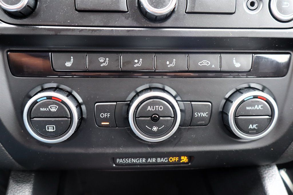 Used 2013 Volkswagen Jetta GLI Autobahn FWD image 29