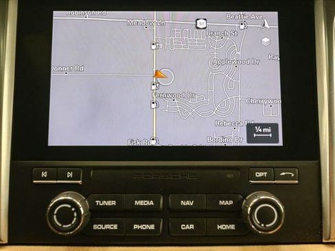 Used 2018 Porsche Macan Turbo image 27