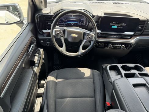 Used 2025 Chevrolet Silverado 1500 LT AWD/4WD image 14