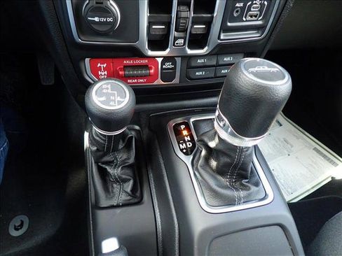 New 2025 Jeep Gladiator Willys image 21