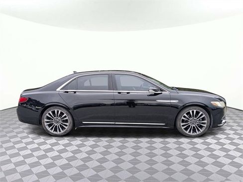 Used 2018 Lincoln Continental Select image 3