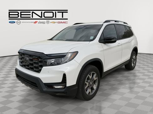 Used 2023 Honda Passport TrailSport image 3