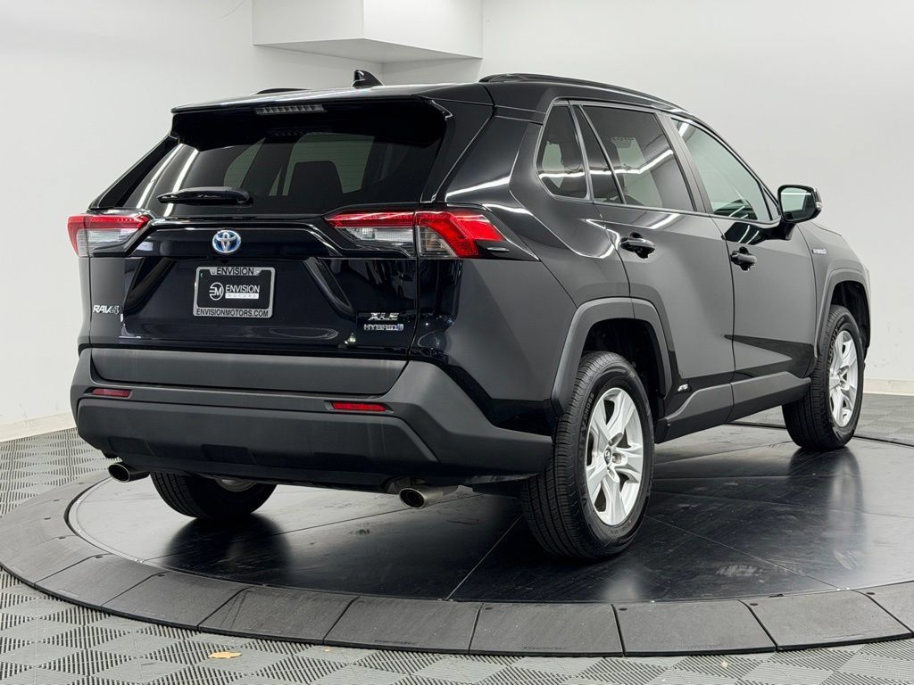 Certified 2021 Toyota RAV4 XLE w/ Carpet Mat Package (TMS) AWD/4WD image 10
