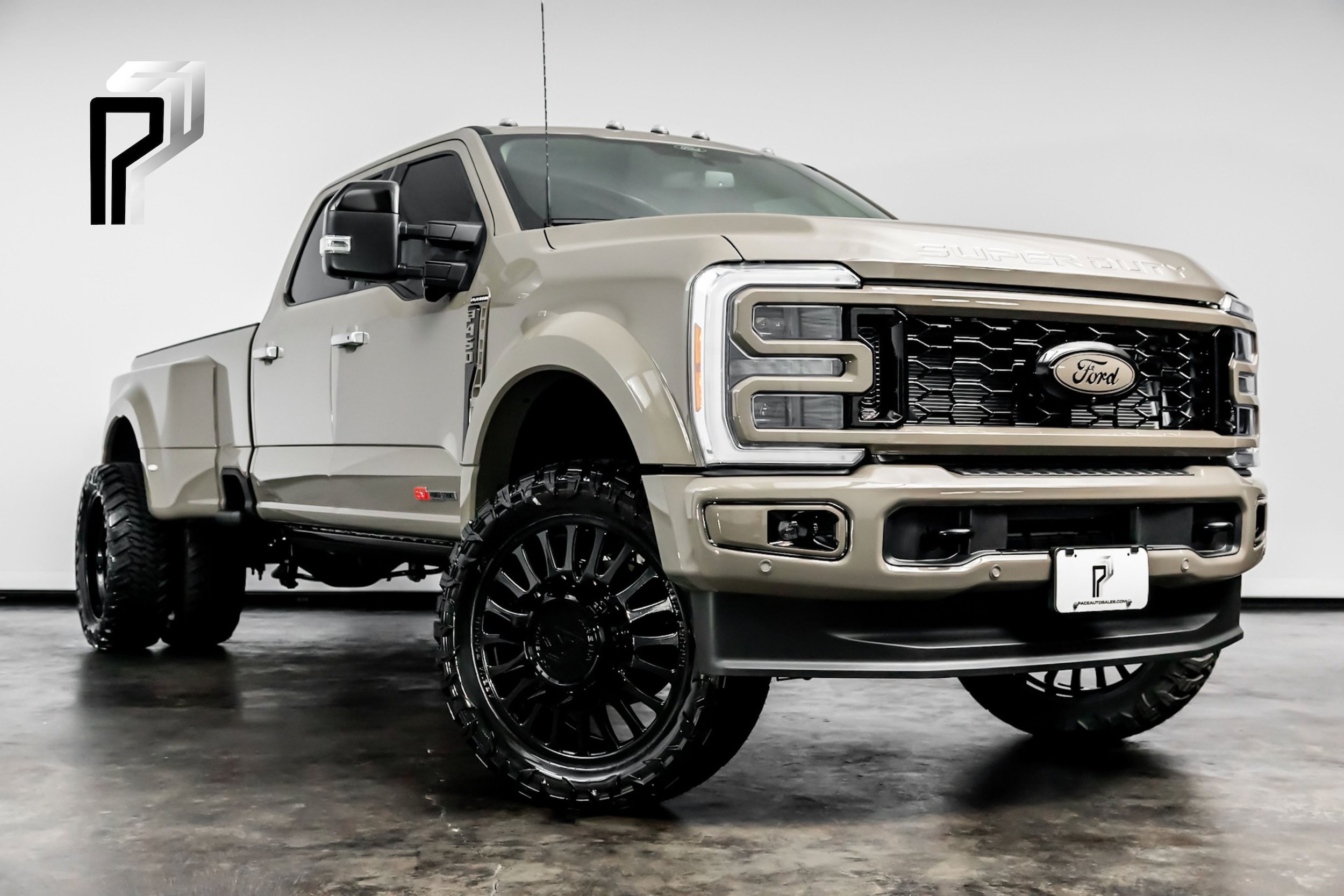 Used 2026 Ford F450 Platinum w/ Platinum Plus Package AWD/4WD image 1