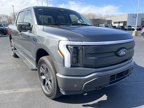 Used 2025 Ford F150 Lightning Flash image 9