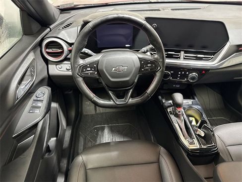 Used 2025 Chevrolet Trax RS w/ Sunroof Package image 15