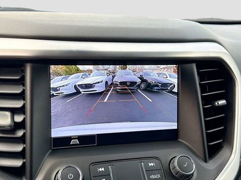 Used 2023 GMC Acadia SLT image 15