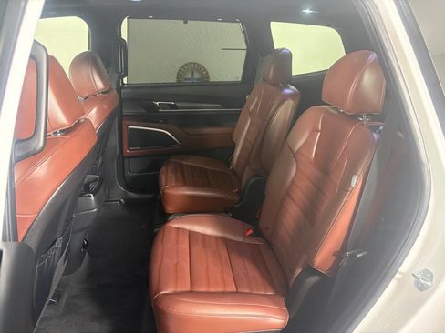 Used 2024 Kia Telluride AWD image 16