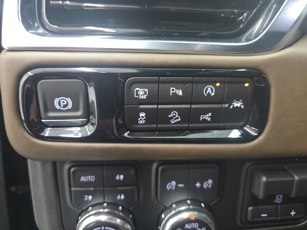 Used 2025 GMC Yukon Denali Ultimate AWD/4WD image 40