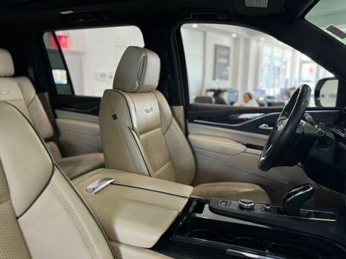 Used 2023 Cadillac Escalade ESV Premium Luxury AWD/4WD image 24